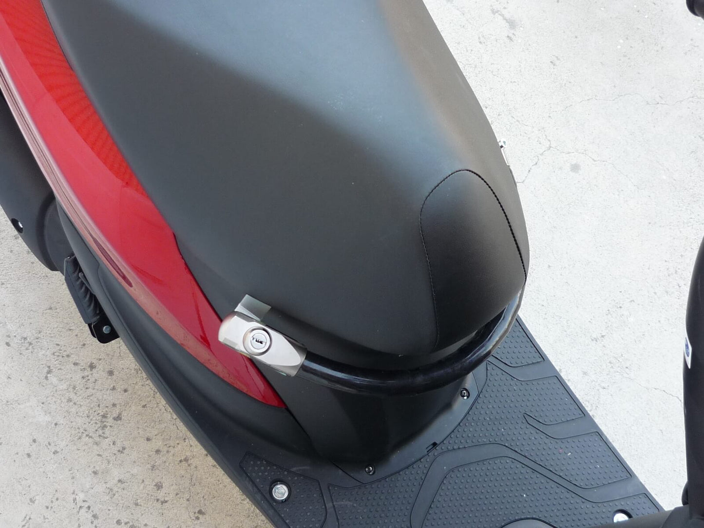 clm antirrobo manillar honfa vision 110 blindado colocado en asiento