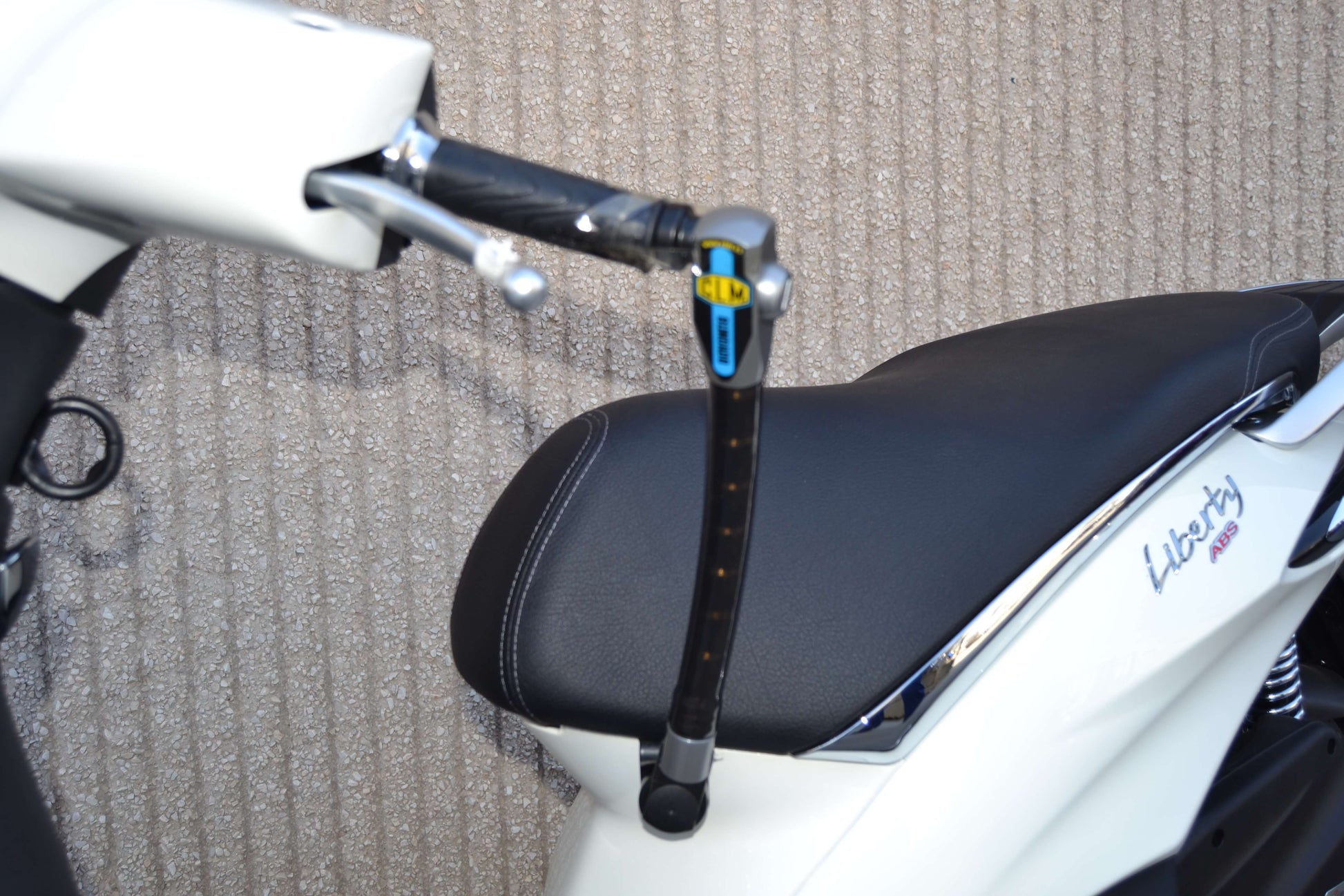 clm antirrobo manillar piaggio liberty 125 abs 2016 blindado puesto en manillar